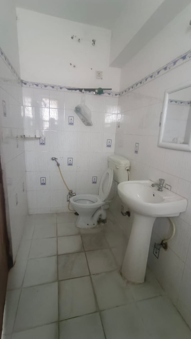 Unfurnished 4bhk in Fakharuddin Ali Ahmed Road, Barbari Village, Guwahati, Assam, India for Rent